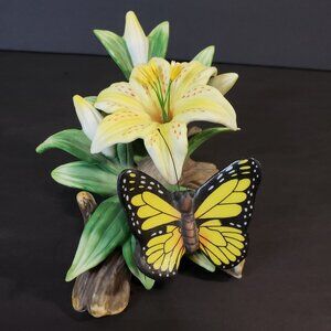 Beautiful Seymour Mann Bernini Hand Painted Yellow Lily Butterfly Sculpture 4"
